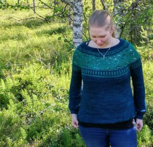 Zweig sweater by Caitlin Hunter. Seamless top-down colorwork and lace sweater knitted with Hedgehog Fibres yarn.