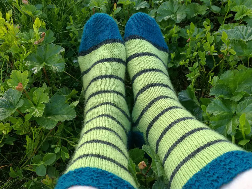 Rounded toe pattern, stripe socks