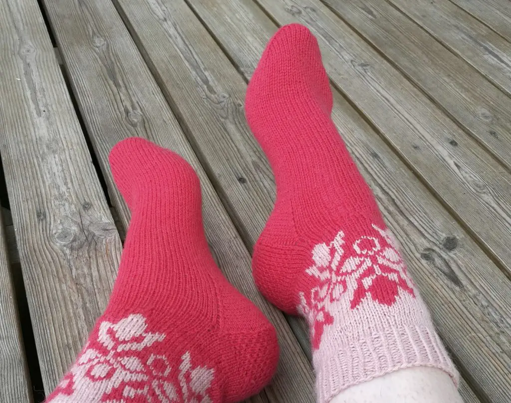 Rounded barn toe pattern for toe-up socks