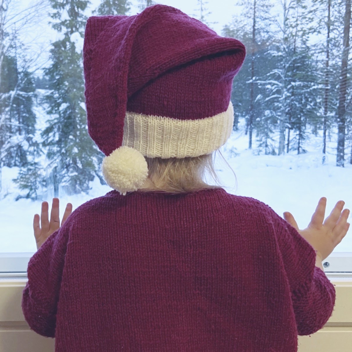Santa hat knitting pattern for babies and toddlers