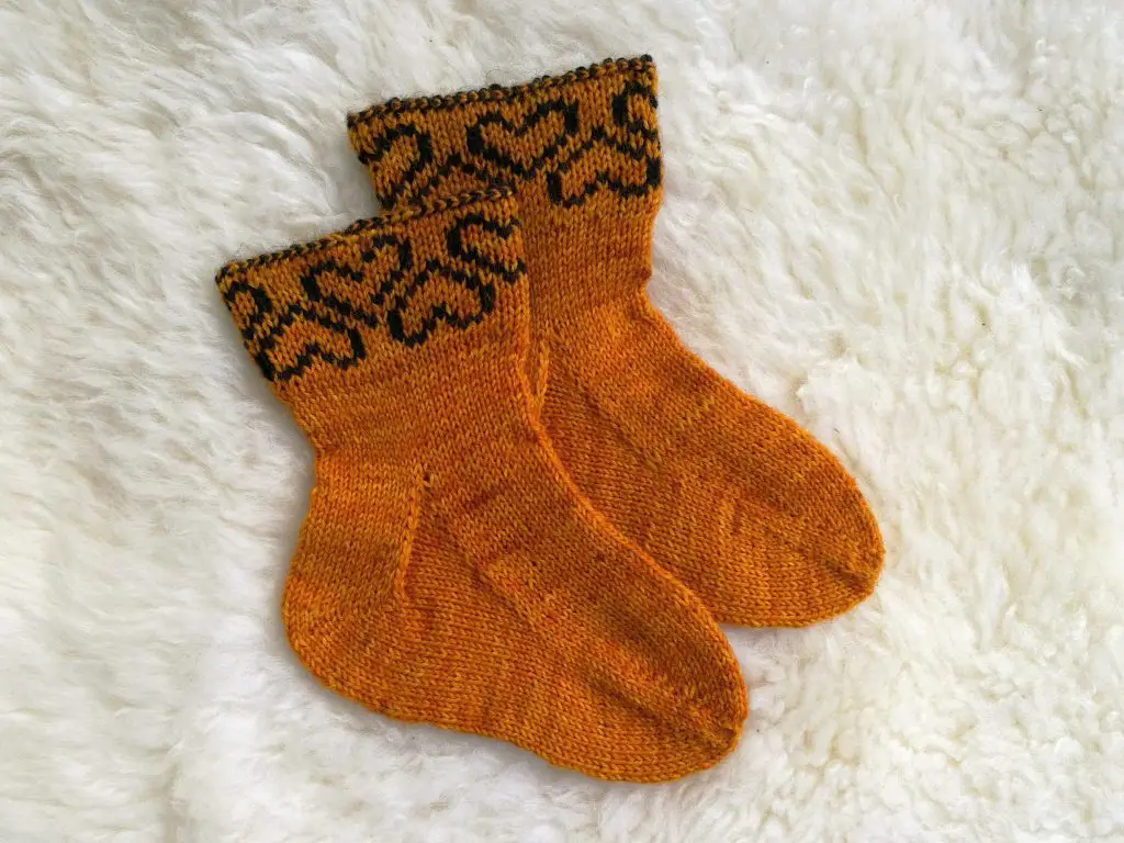Toe-up baby socks with